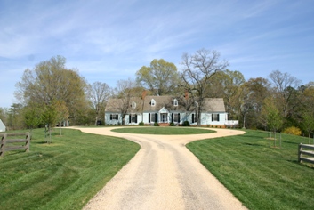 A Circular Driveway is Elegant and Functional!