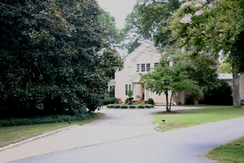 Circular driveway with a side approach