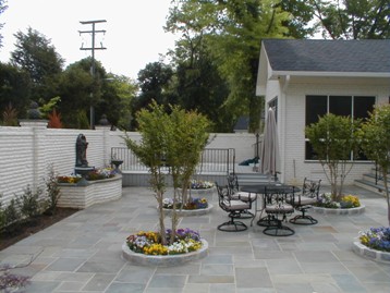 Pennsylvania Bluestone Patio with Cobblestone Edge