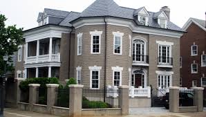 House on Monument Ave with a U-shaped Driveway