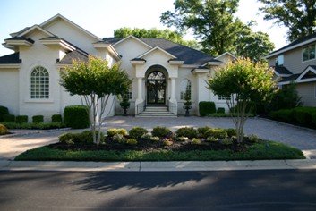 U-Shaped Driveway of Concrete Pavers in a Small Space